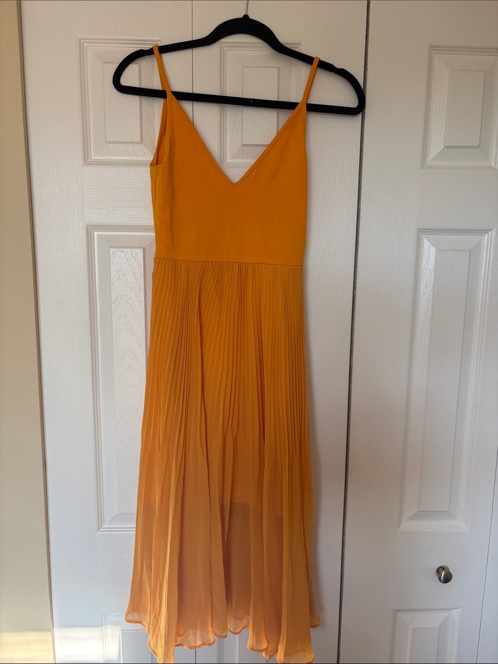 Aritzia Babaton Daphanee Sunset Orange Pleated V-Neck Midi Dress